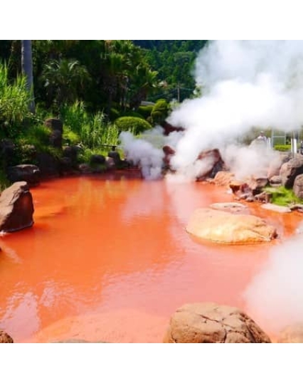 別府温泉の血の池地獄の画像